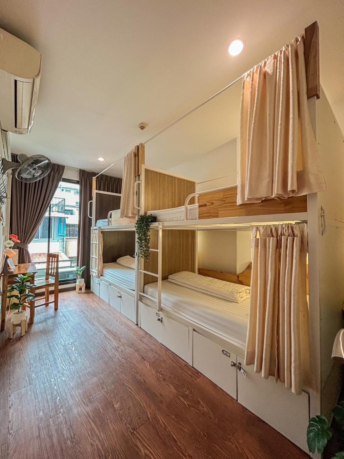 Click Hostel Bangkok Eksteriør bilde